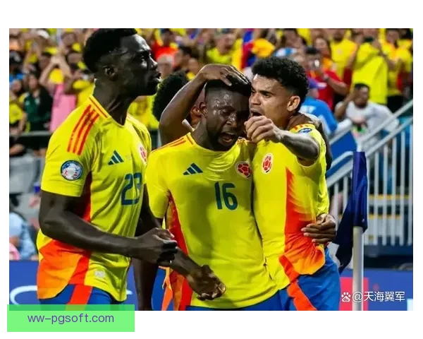 达尔文·努涅斯美洲杯半决赛后冲上看台与哥伦比亚球迷爆发冲突